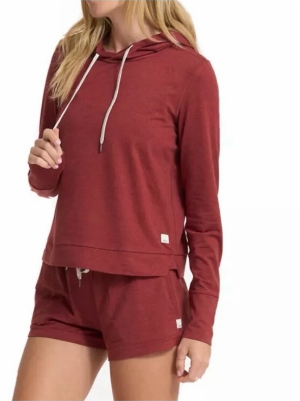 Vuori Halo Essential Hoodie in Currant Heather Hut Burgundy Color Size: XS